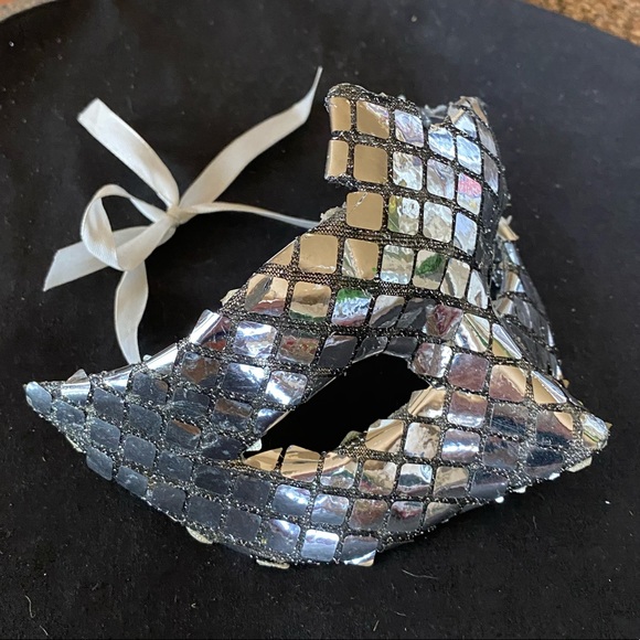 Silver Mosaic Style Bling Eye Mask w/White Ribbon Tie Decor - Picture 8 of 12